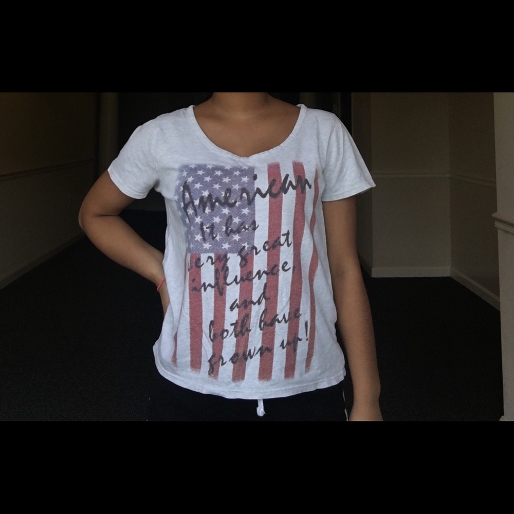 Greyish-white American T-shirt
